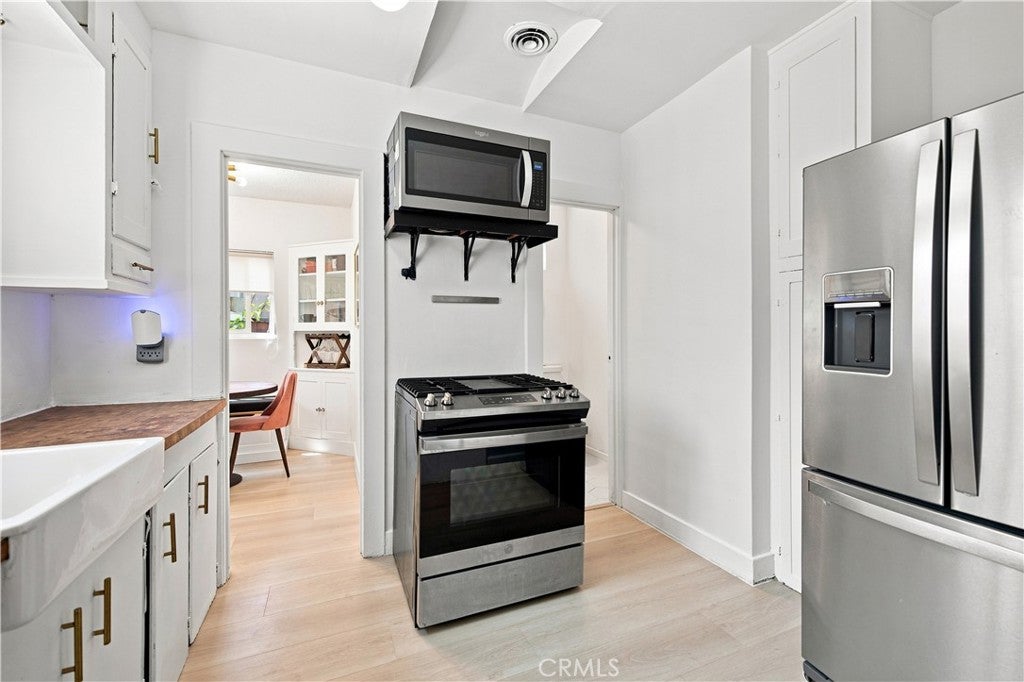 2245 Pine Avenue, Long Beach CA 90806