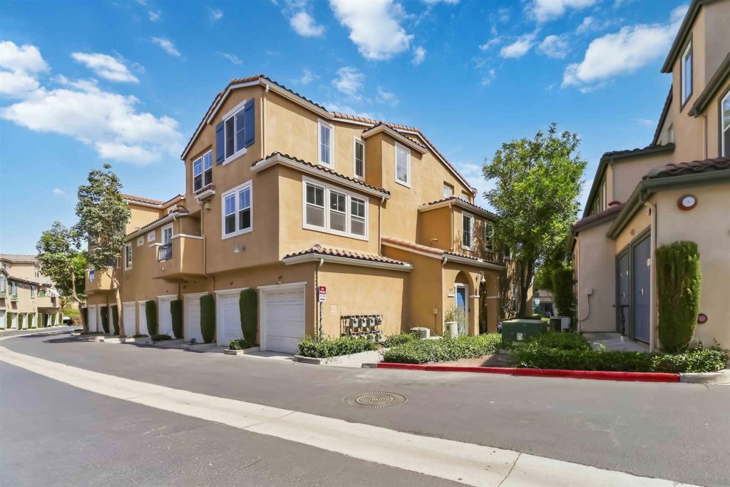 1479 Paseo Aurora