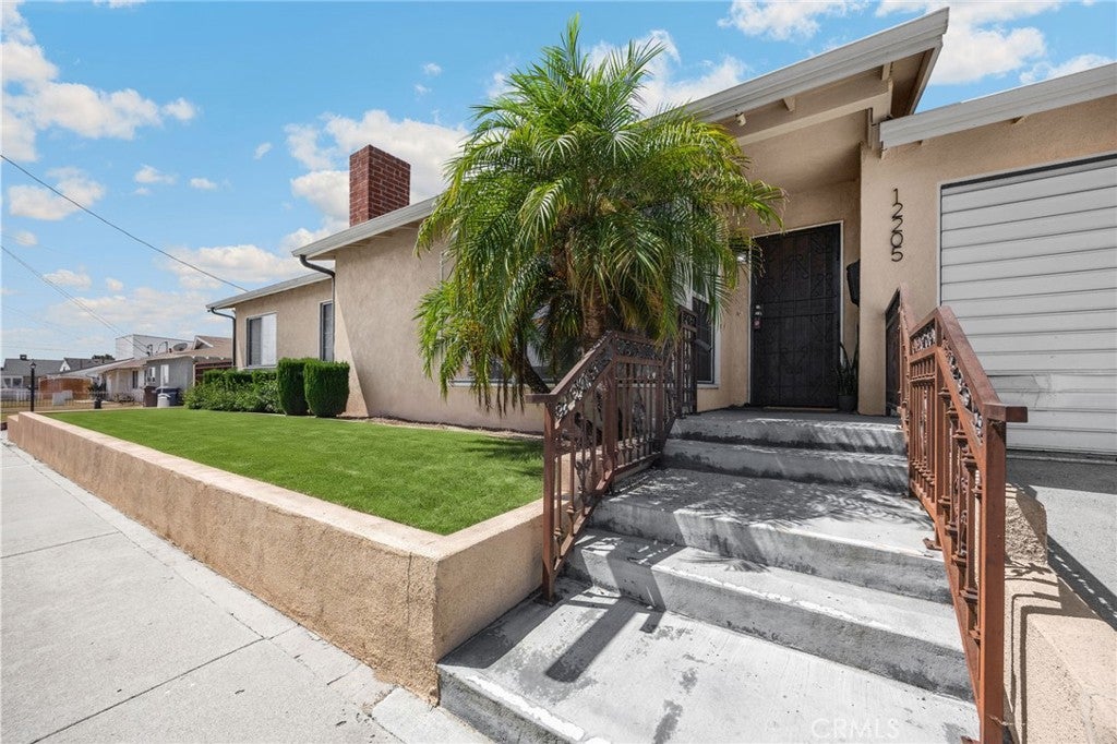 12205 S Halldale