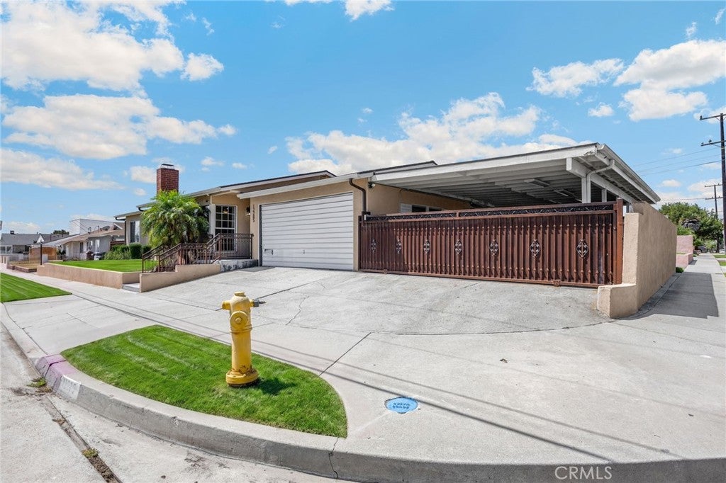 12205 S Halldale