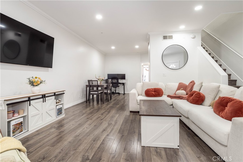 18347 Saticoy Street 35