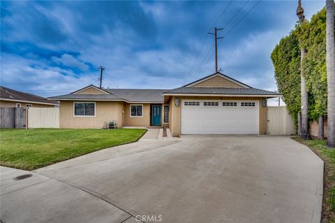 Photo of 15501 Eliot Cir, Huntington Beach, CA 92647 (MLS # OC26046290)