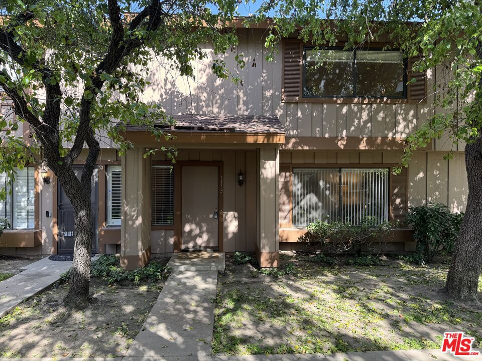 20111 Leadwell Street 3