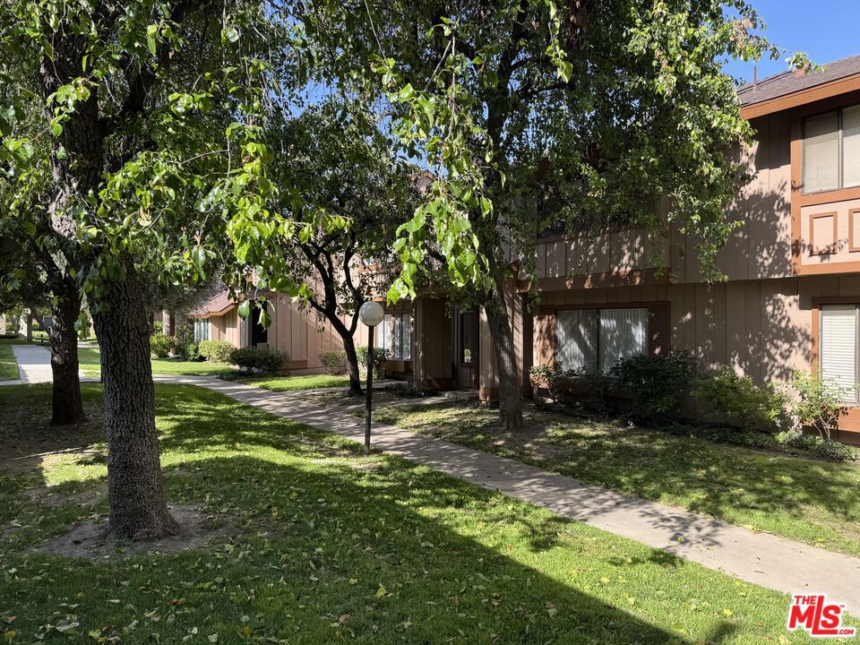 20111 Leadwell Street 3