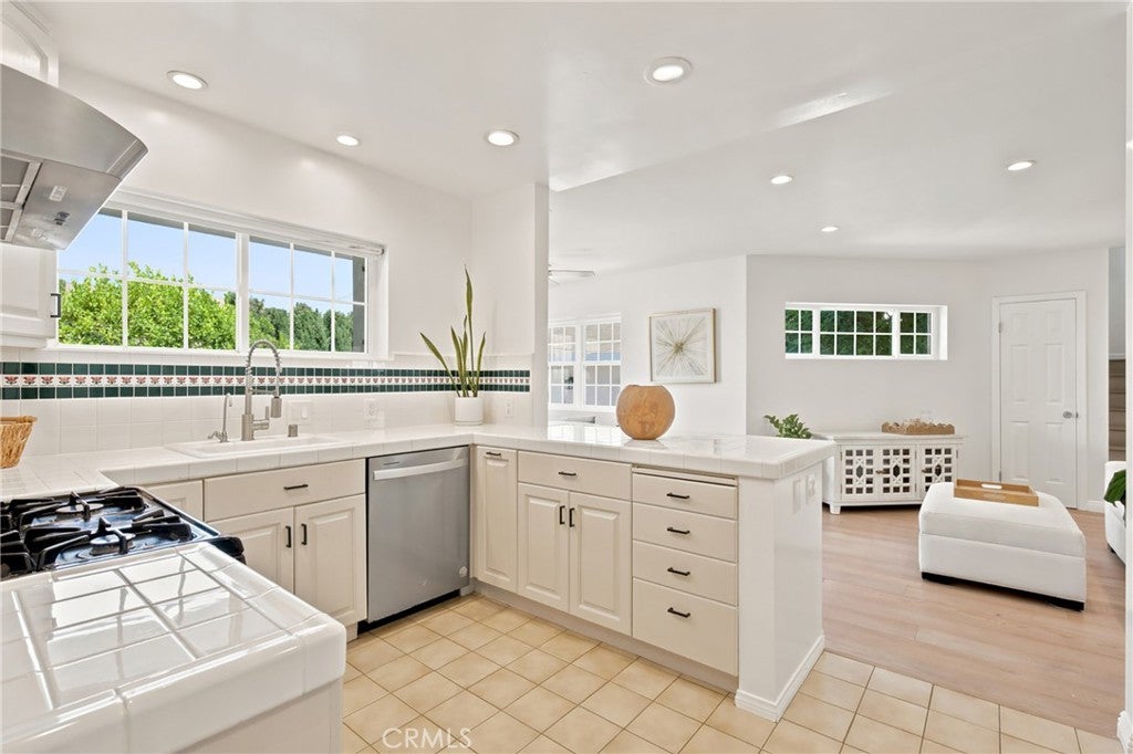 11822 Exposition Boulevard, Los Angeles CA 90064
