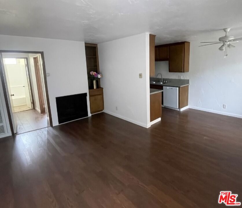 Welcome to your new home in the heart of Glendale! This well-maintained 1-bedroom, 1-bathroom apartment offers comfort, convenience, and privacy. The bright living space features an open layout, a spacious bedroom with ample closet space, and a full bathroom. The kitchen is equipped with essential appliances and plenty of cabinet storage.Enjoy the ease of an assigned parking space, on-site laundry facilities, and a well-kept building in a highly desirable neighborhood. Conveniently located near shops, restaurants, entertainment, and major freeways, this apartment provides the perfect balance of comfort and accessibility.