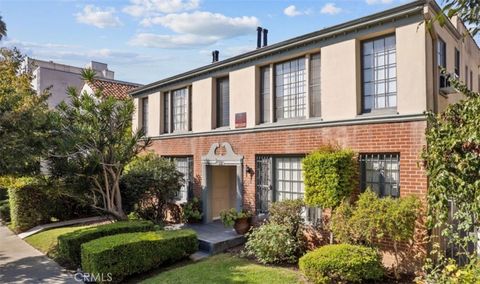 Photo of 209 S Reeves Dr, Beverly Hills, CA 90212 (MLS # OC26042353)