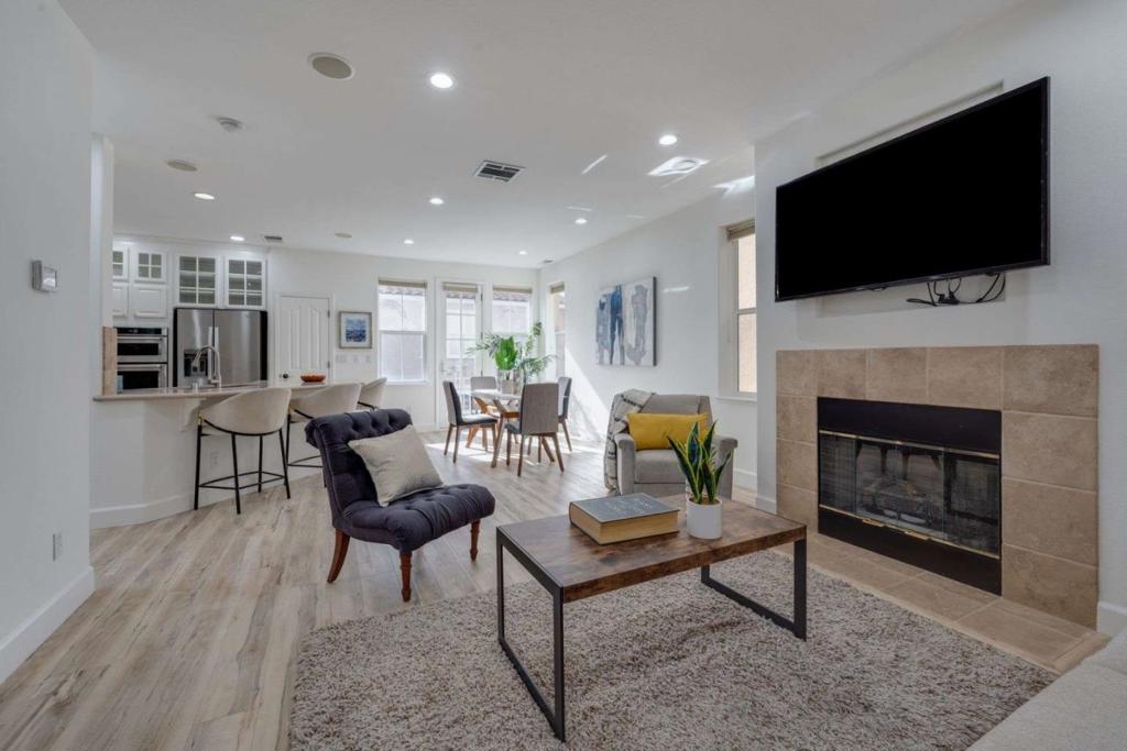 Welcome to this beautiful end corner unit designed single-family home nestled in the sought-after Communications Hill community! With 2,411 square feet of bright, open living space, this stunning residence boasts 4 bedrooms and 3.5 bathrooms, thoughtfully crafted for both comfort and style. Step into the inviting living room, where natural light pours in, complemented by a cozy gas log fireplaceperfect for unwinding. The spacious, chef-inspired kitchen opens seamlessly into the living room, featuring a granite countertops, breakfast bar, ample cabinetry, a gas cooktop, built-in microwave, and an expansive pantry. On the second level, youll find two luxurious master suites, each providing privacy, one with a fire place and a impressive walk-in closet. The top floor offers two additional bedrooms with breathtaking views of the East Foothills, plus an ideal nook for a home office. Convenience abounds with a large utility room that includes washer/dryer hookups and a folding table, as well as a substantial walk-in pantry. The attached 2-car garage, equipped with an automatic opener, ensures easy access, and the serene patio area offers a perfect spot to relax and enjoy the outdoors. This home combines style, functionality, and a prime locationyour dream home awaits!