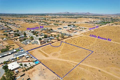Photo of 32 Nicola Road, Apple Valley, CA 92308 (MLS # CV26182592)