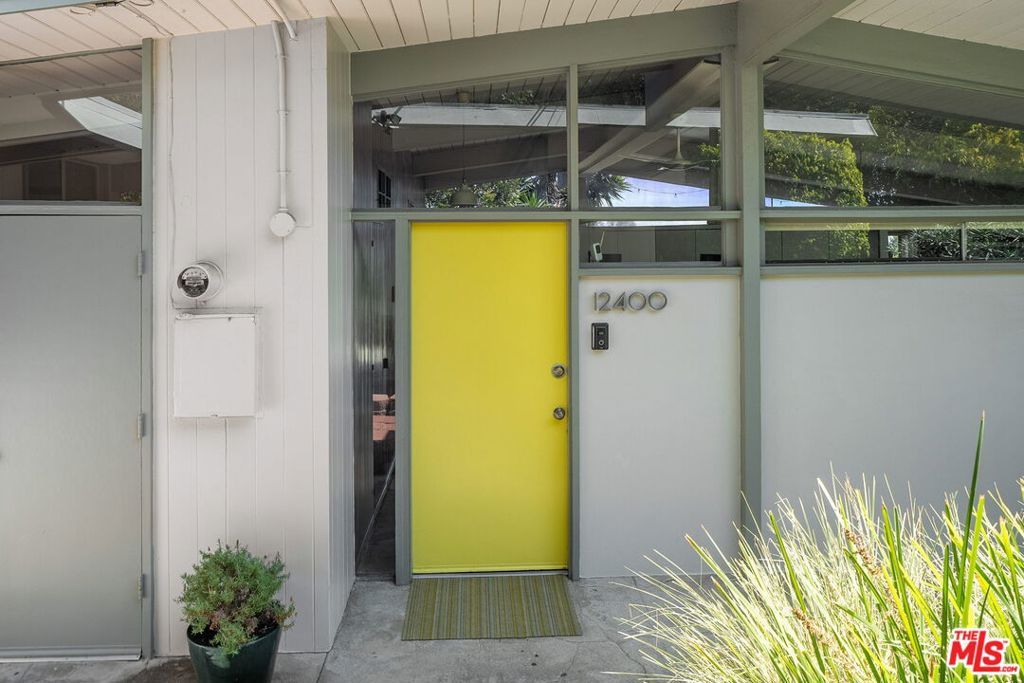 Photo of 12400 Deerbrook Lane, Los Angeles, CA 90049 (MLS # 25590909)