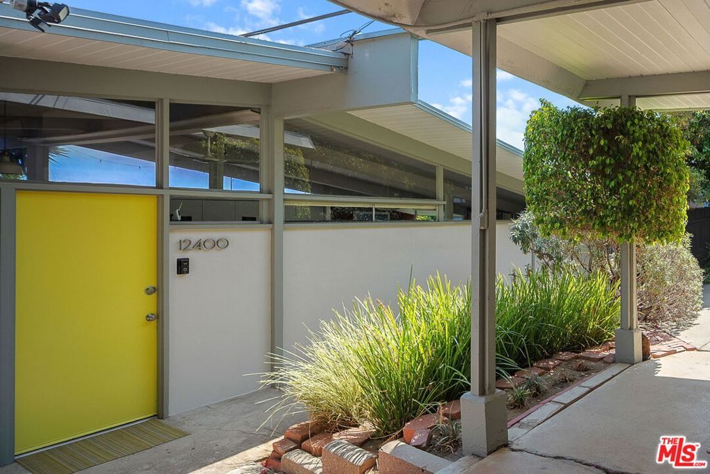 Photo of 12400 Deerbrook Lane, Los Angeles, CA 90049 (MLS # 25590909)