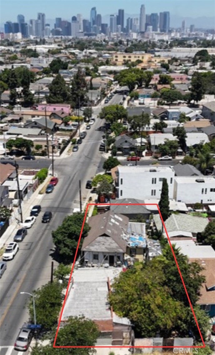 Welcome to 835 E 41st St, a high-potential investment opportunity located just minutes from Downtown LA, USC, and major transportation hubs. This property is R2 zoned, opening the door for multi-unit development, ADU additions, or long-term cash flow strategies.
Situated in a fast-growing area of South LA, this property offers a rare combination of location, zoning, and upside potential. Whether you're looking to buy and hold, fix and flip, or develop multiple units, this is a prime opportunity in one of LA’s hottest rental markets. SOLD AS IS!!!!