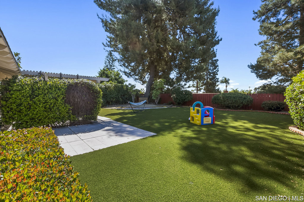 8365 Lake Adlon DR