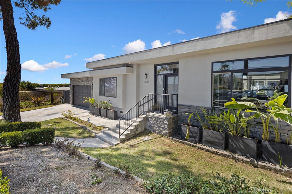 2637 N Mountain Avenue