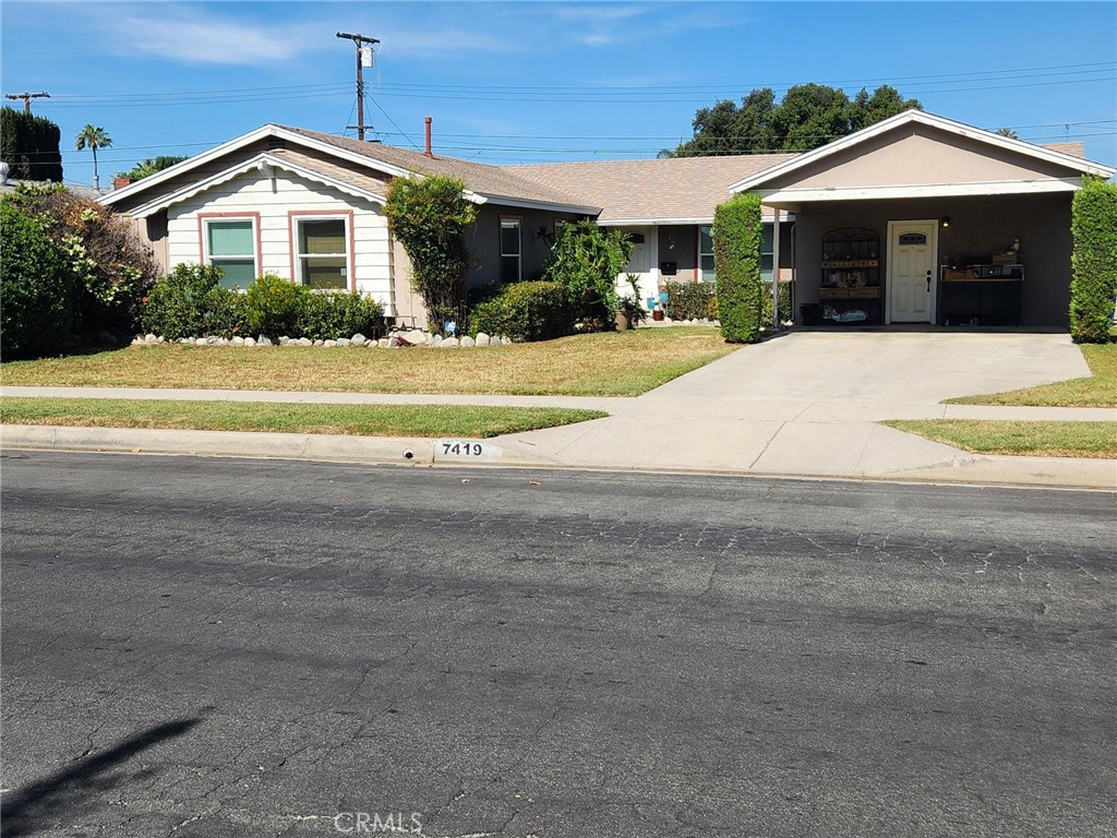 Perfect single-story home, split level, with much potential for cosmetic upgrades. Location is within 1 mile of multiple fast-food restaurants as well as shopping, etc. all within walking distance. Major family room with kitchen centered between living area and family room. Ideal for a family. Master bedroom and guest bedrooms all located on one hallway with 2 separate baths entering the hallway. bring your imagination and ideas for the potential for a family home. Family room is perfect for entertaining large groups with easy access to kitchen and pantry.