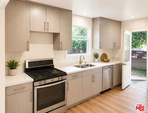 Photo of 7457 Cozycroft Avenue, Winnetka, CA 91306 (MLS # 26832733)