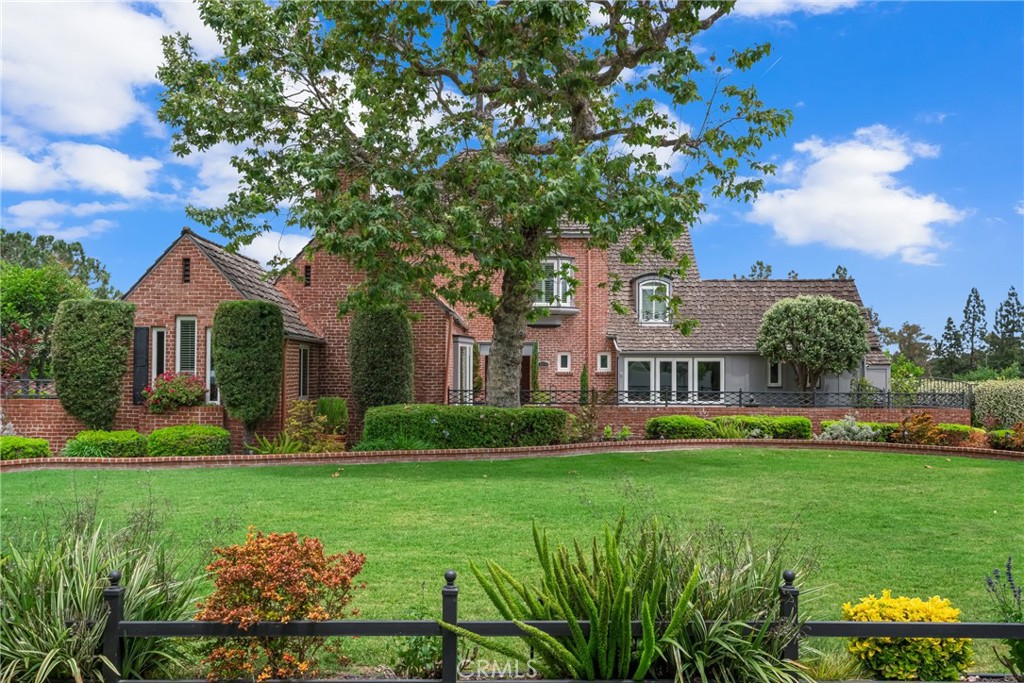 4275 Country Club Drive