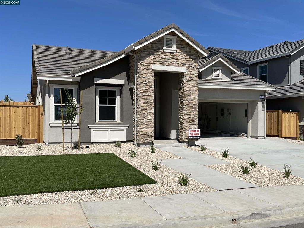 Discover single-story living at 293 Eagle Nest Dr, Homesite 2023. This is an Amber floorplan, 4/3 at The Preserve at Stonewood. This home offers a desirable corner lot with an expansive side yard and a California Room for outdoor enjoyment. Inside, find upgraded cabinets (grey) with golden champagne pulls/knobs, quartz countertops, and upgraded laminate flooring and carpeting throughout. The primary bath offers luxurious marble counters and a marble tub/shower surround. Additional features include owned solar, upgraded stainless steel kitchen appliances, and a Pitcairin Painted White fireplace surround. This home comes with a finished garage (textured and painted walls). NO HOA OR MELLO ROOS.