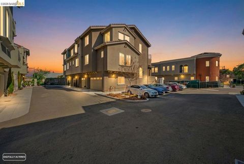 Photo of 817 Estancia Ter Cmn, Hayward, CA 94541 (MLS # 41127726)