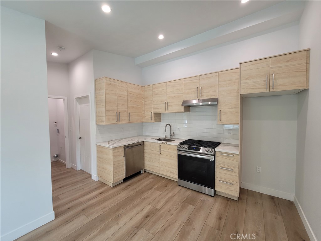 Welcome to your new sanctuary in the heart of Granada Hills—a beautifully designed 1-bedroom, 1-bathroom guesthouse that blends sleek modern finishes with everyday comfort and convenience. This bright and airy home features soaring ceilings, large windows, and luxury vinyl plank flooring throughout, while the designer kitchen offers stainless steel appliances, quartz countertops, custom soft-close cabinetry, a stylish backsplash, and under-cabinet lighting. The spa-inspired bathroom boasts a glass-enclosed shower with marble-style tile, pebble flooring, and a sleek vanity with modern fixtures, complemented by the convenience of in-unit laundry hookups tucked neatly away. Stay comfortable year-round with a ductless mini-split A/C system and recessed lighting, enjoy the privacy of your own entrance, and take advantage of ample street parking. Ideally situated in a quiet residential neighborhood with quick access to the 405 and 118 freeways, this home is just minutes from shopping, dining, parks, and more.