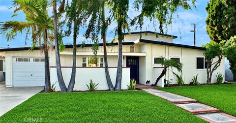 Photo of 1417 Vuelta Grande AVE, Long Beach, CA 90815 (MLS # PW26225368)