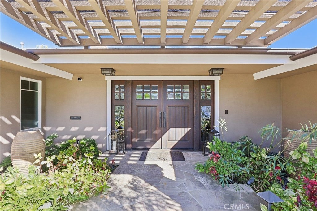 14242 Acacia