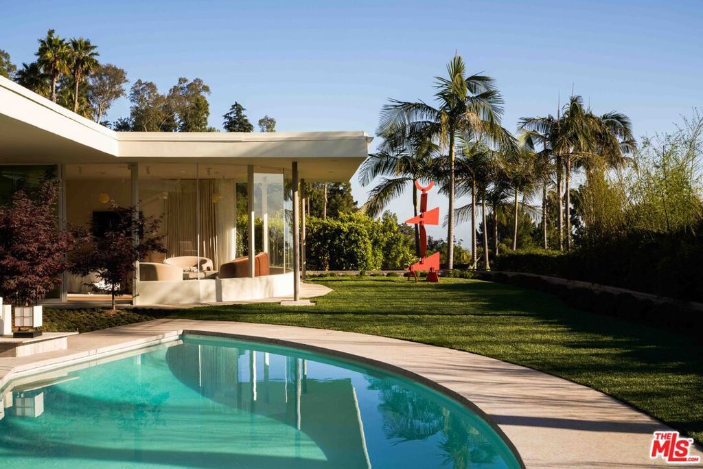 Photo of 1865 Loma Vista Drive, Beverly Hills, CA 90210 (MLS # 26724817)