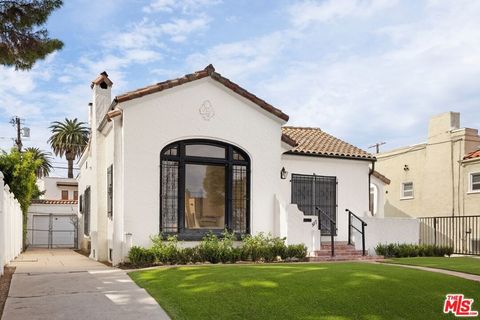 Photo of 517 N Stanley Avenue, Los Angeles, CA 90036 (MLS # 26653579)