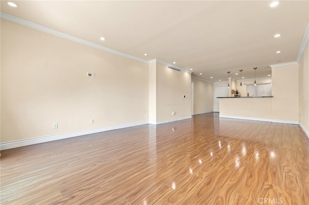 2940 N Verdugo 206