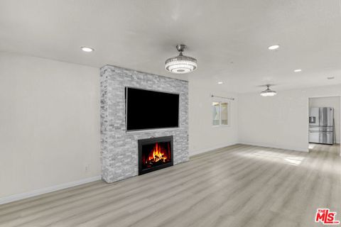 Photo of 7701 Baird Avenue, Reseda, CA 91335 (MLS # 25626803)