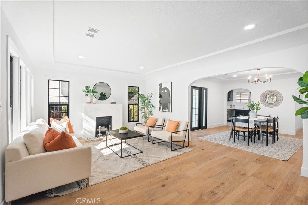 2327 Bonnie Brae