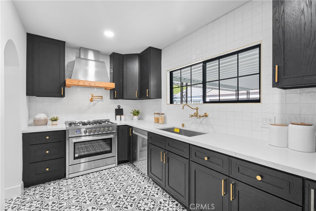 2327 Bonnie Brae