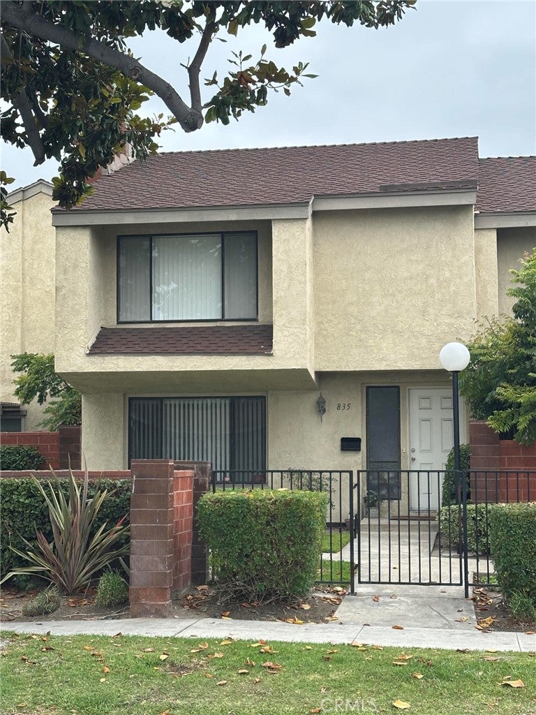 835 W Orangewood