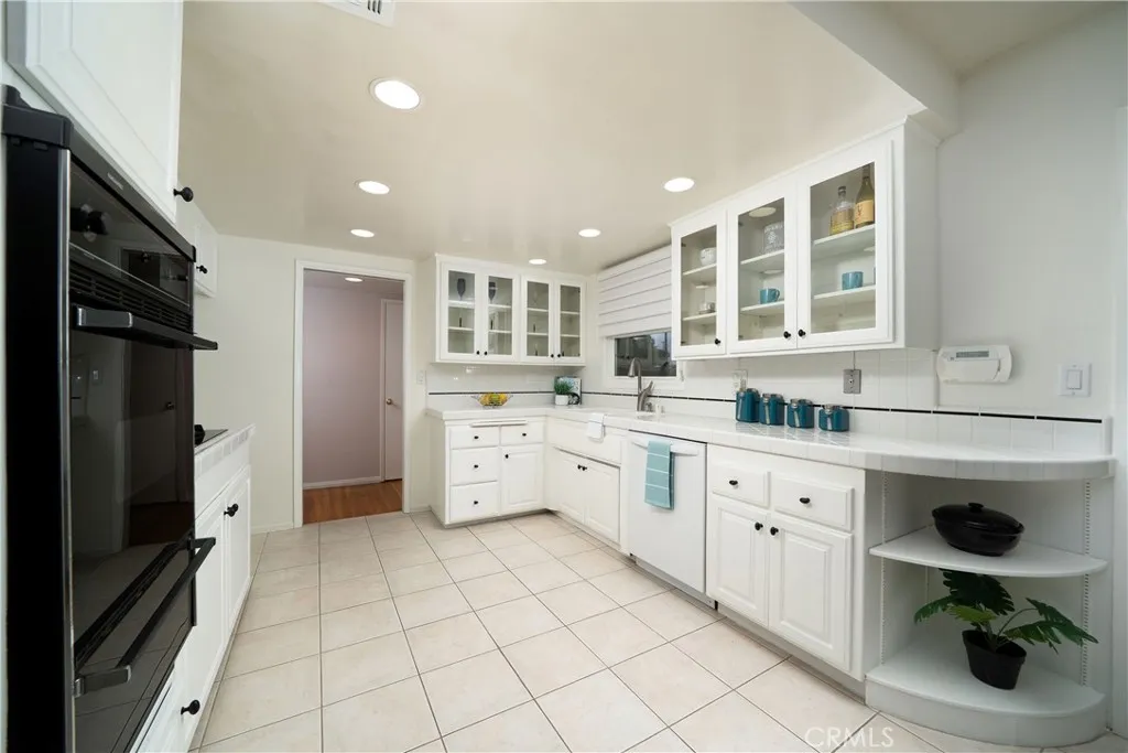 Anaheim, California 92802, United States, 3 Bedrooms Bedrooms, ,2 BathroomsBathrooms,Residential,Pending,247616