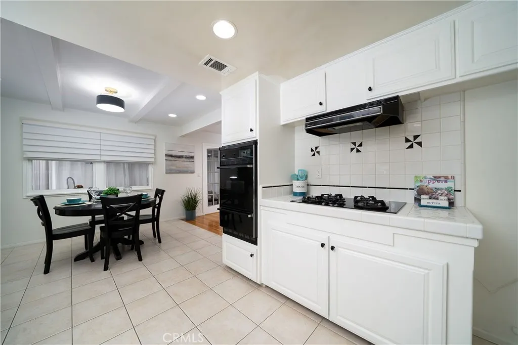 Anaheim, California 92802, United States, 3 Bedrooms Bedrooms, ,2 BathroomsBathrooms,Residential,Pending,247616