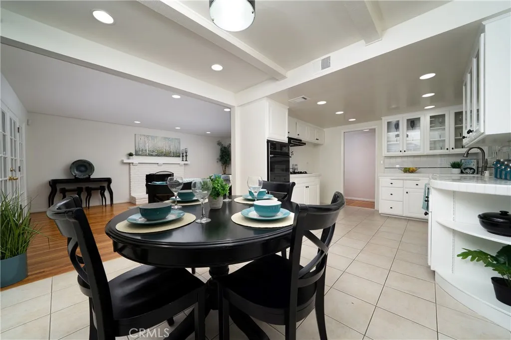 Anaheim, California 92802, United States, 3 Bedrooms Bedrooms, ,2 BathroomsBathrooms,Residential,Pending,247616