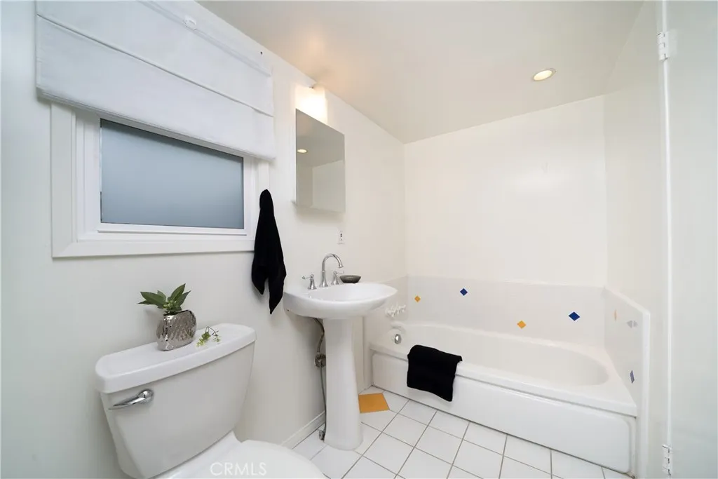 Anaheim, California 92802, United States, 3 Bedrooms Bedrooms, ,2 BathroomsBathrooms,Residential,Pending,247616