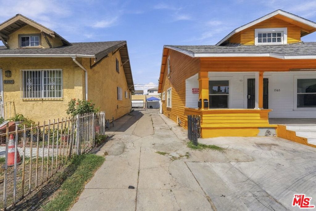 1363 E 49th Street