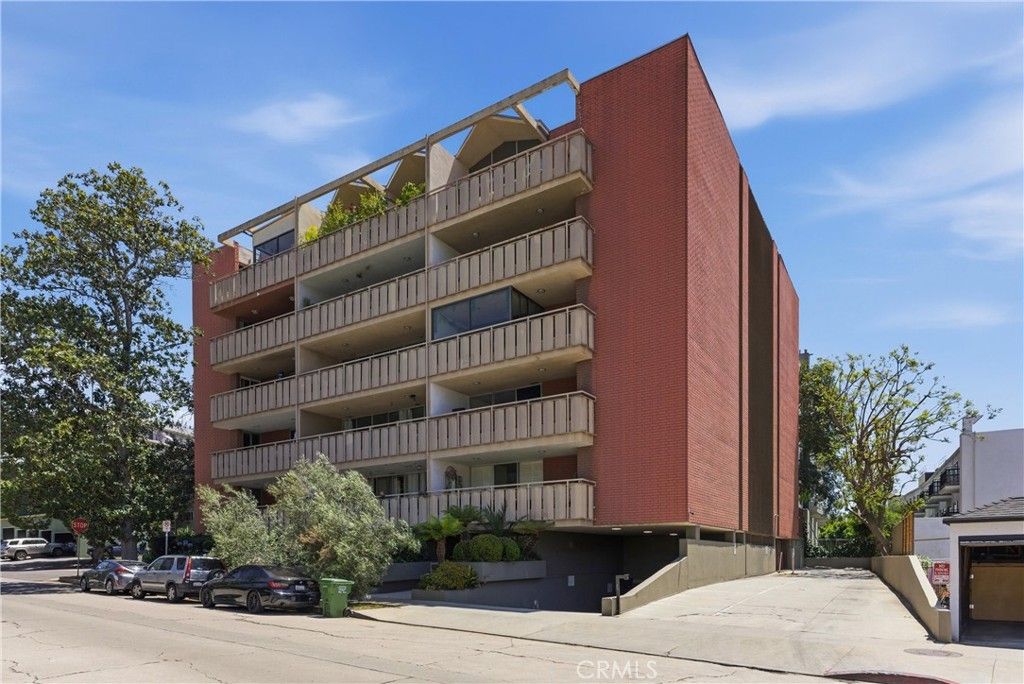 Photo of 11044 Ophir Drive #406, Los Angeles, CA 90024 (MLS # OC26106053)