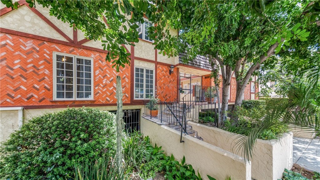 7422 Hazeltine