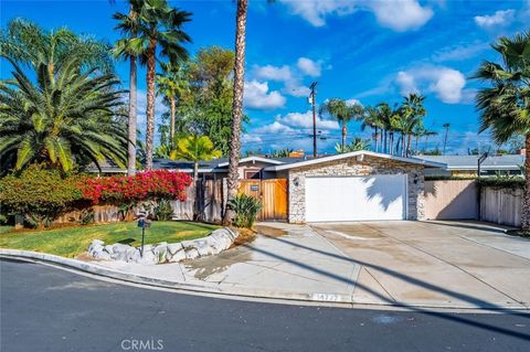 Photo of 14722 Candeda Pl, Tustin, CA 92780 (MLS # PW26042013)
