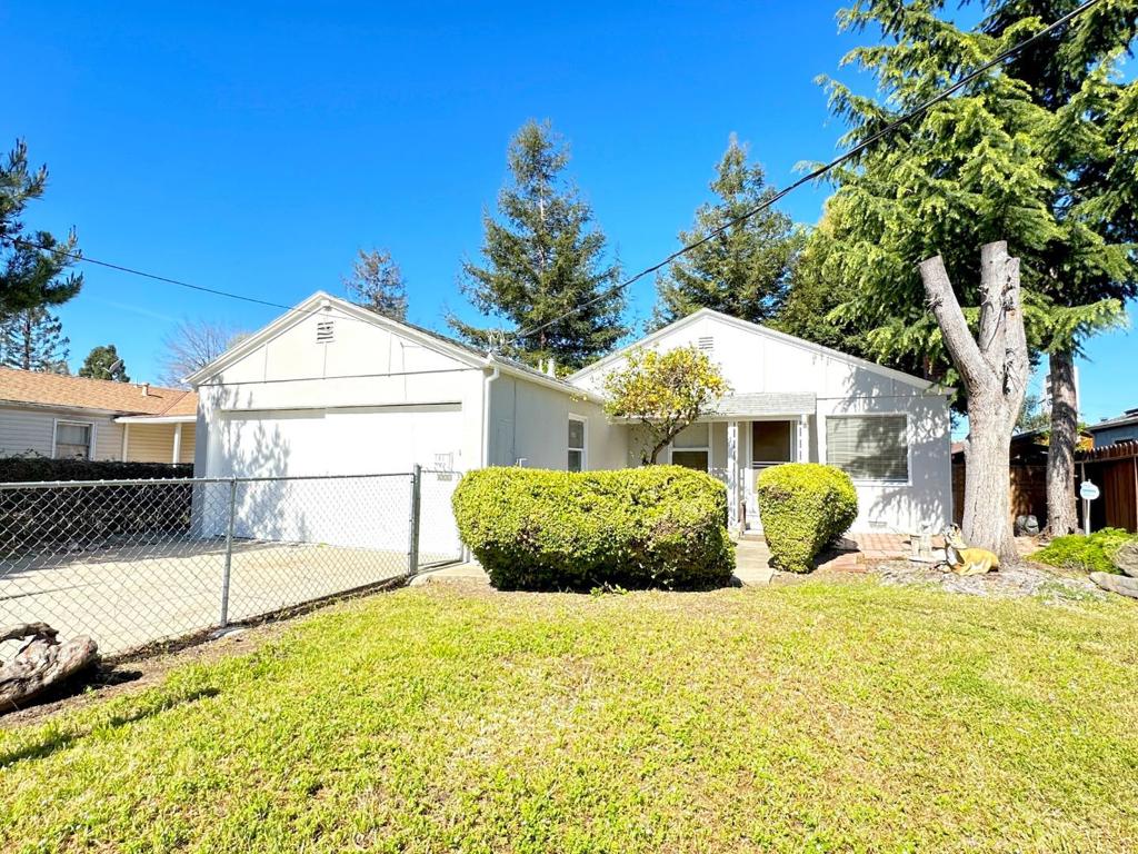 Nestled on an exceptionally tranquil street with minimal traffic, this unique residence presents an unparalleled opportunity for visionary investors or homeowners. Property is the most unpolished gem on the block, and is awaiting for someone to bring its glorious days back. Perfect for buyers looking to craft next dream home or investors aiming to add a valuable asset to their portfolio.