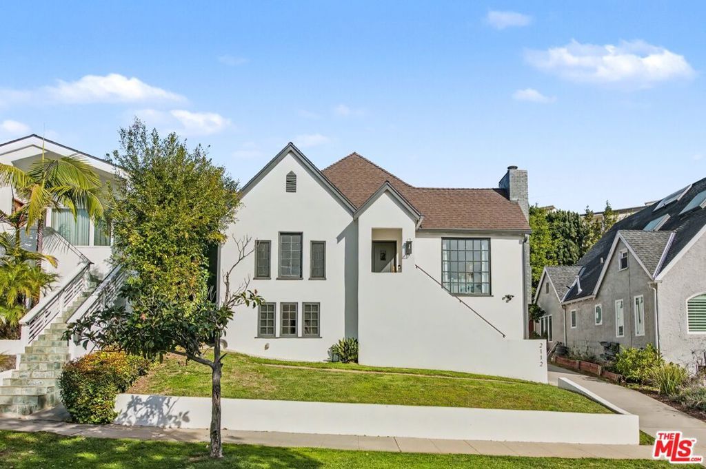 Photo of 2112 Linnington Avenue, Los Angeles, CA 90025 (MLS # 26637797)