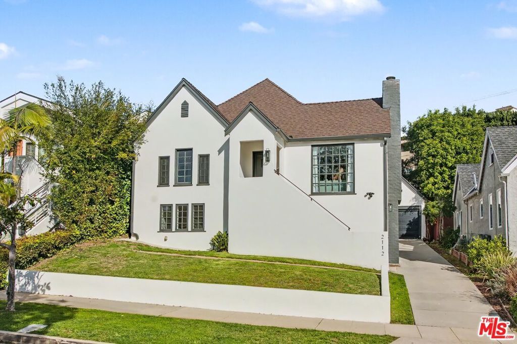 Photo of 2112 Linnington Avenue, Los Angeles, CA 90025 (MLS # 26637797)