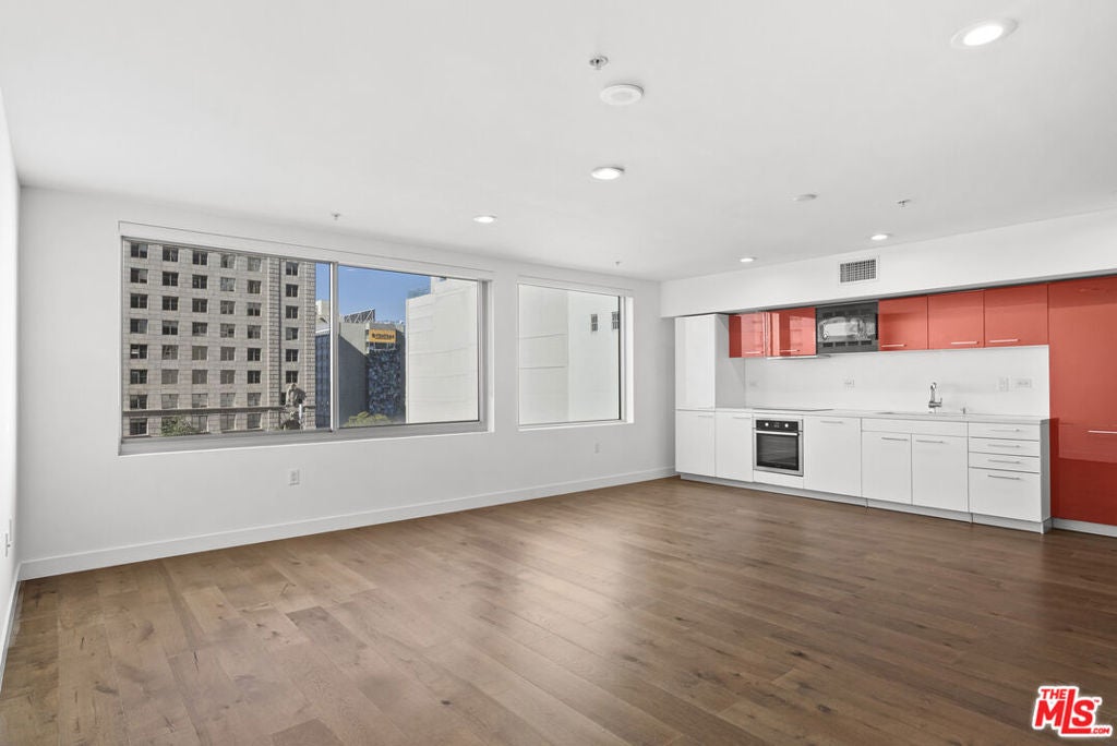 901 S Flower Street 513, Los Angeles CA 90015
