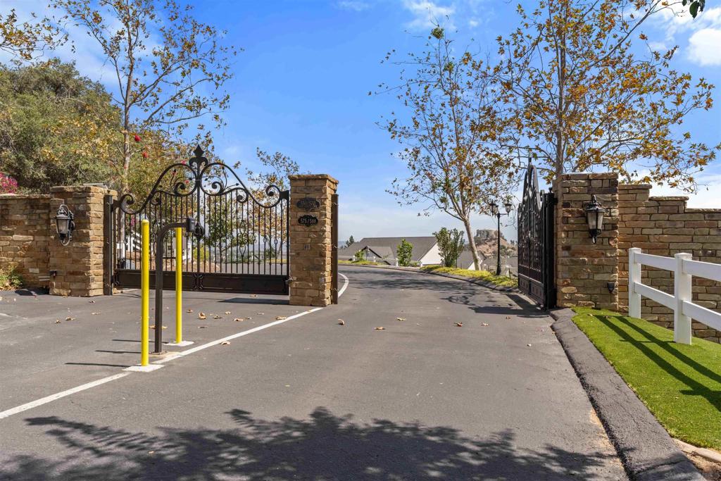 6300 Twin Country Lane