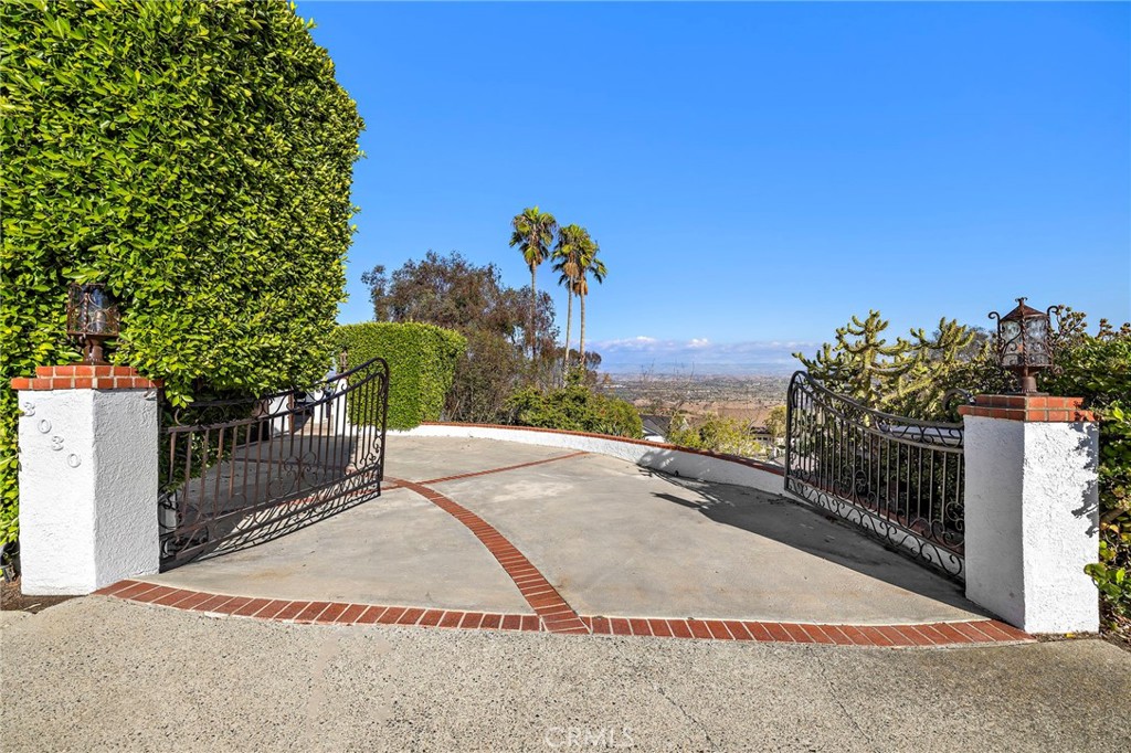 3030 Mountain View Dr