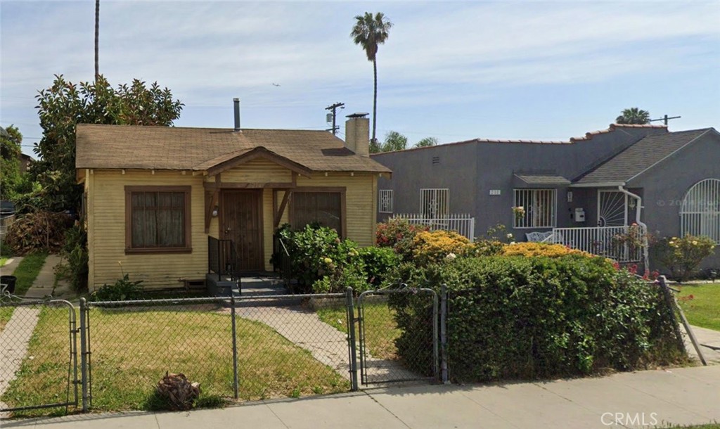 This fixer home is waitig for you to brig it back to life!