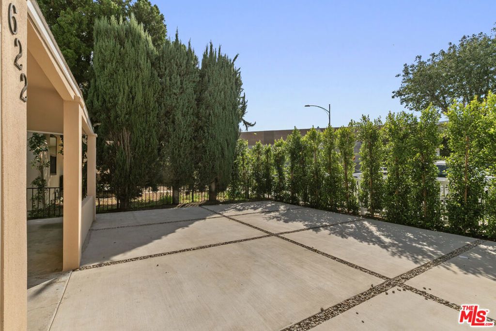 Photo of 1622 Keeler Street, Burbank, CA 91504 (MLS # 25600921)