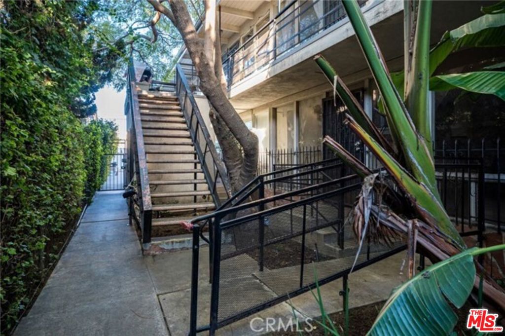 837 Chestnut Avenue 5